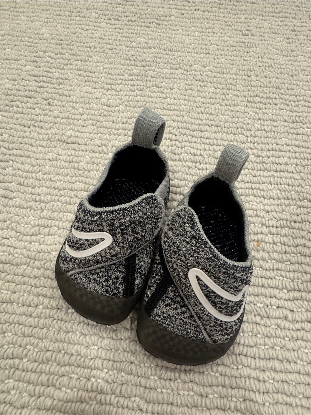 Never worn Kids Slip-On Athletic Shoes in Gray